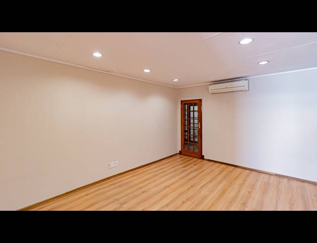 1,048M² OFFICE FOR SALE IN FERNDALE